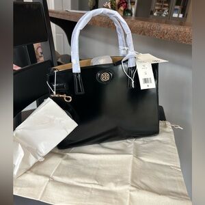 Brand New Tory Burch Robinson Spazzolato Satchel in Black